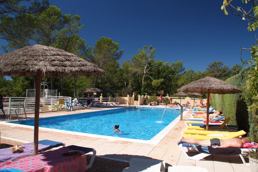 Camping Le Parc Saint-Paul-en-Forêt Eksteriør billede
