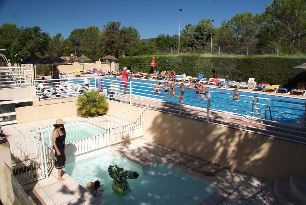 Camping Le Parc Saint-Paul-en-Forêt Eksteriør billede