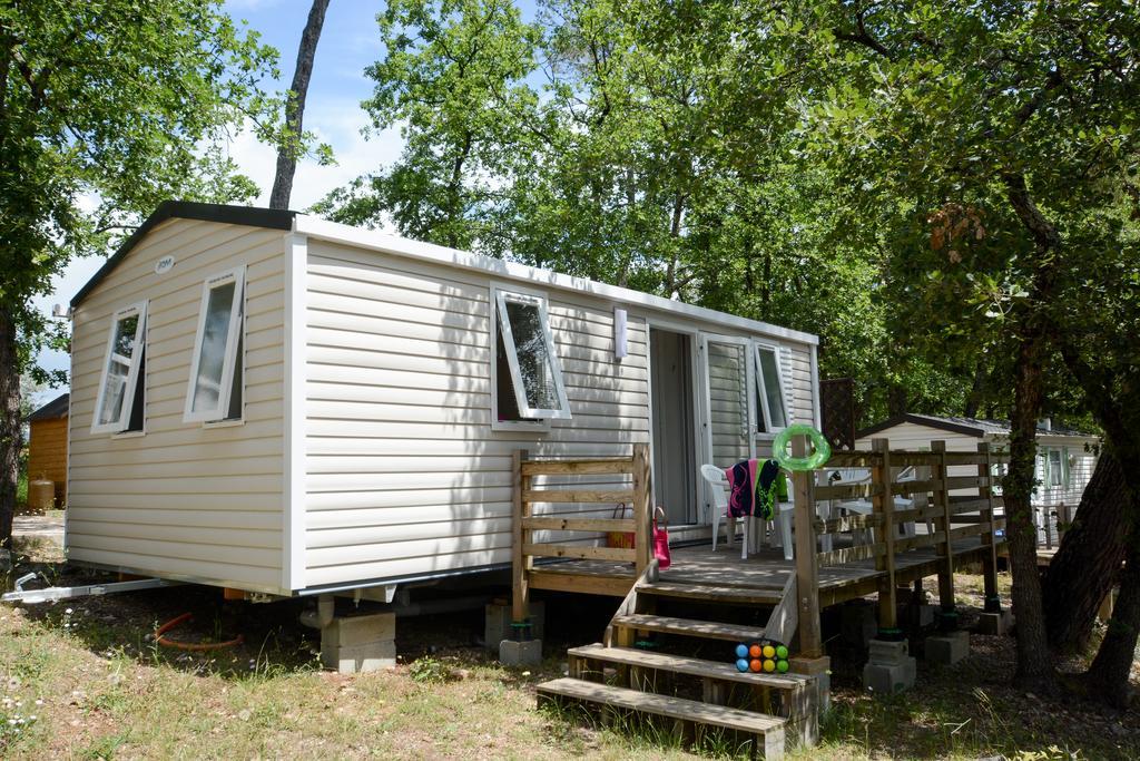 Camping Le Parc Saint-Paul-en-Forêt Eksteriør billede