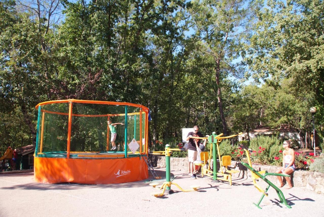 Camping Le Parc Saint-Paul-en-Forêt Eksteriør billede